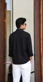 Load image into Gallery viewer, Monochrome Framing Shirt